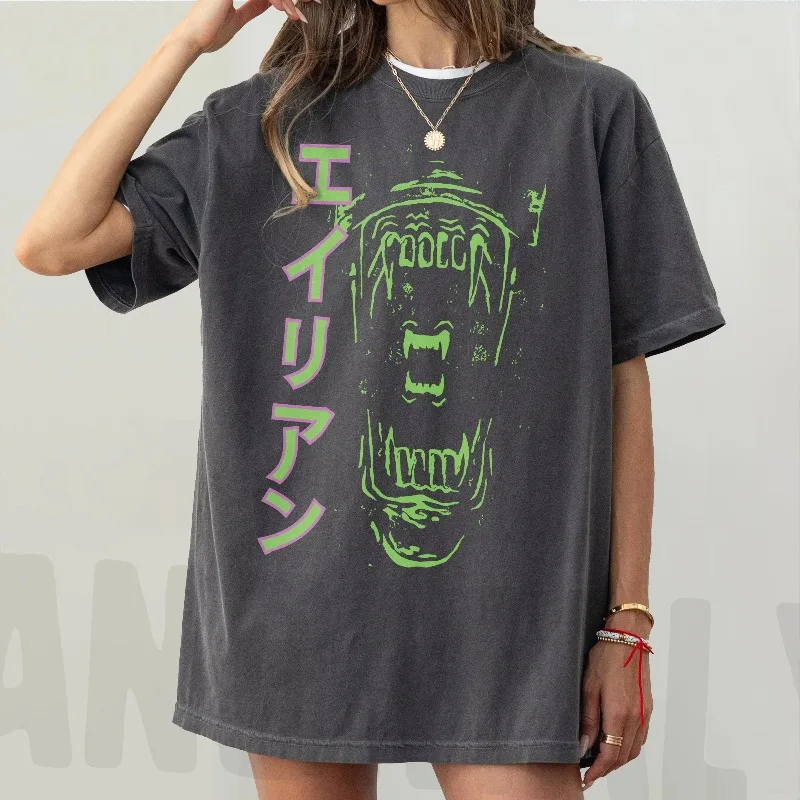 Women's Retro Alien T-shirt with Japanese Horror Movie Pattern T-shirt for Casual Men and Women, Suitable for All Seasons