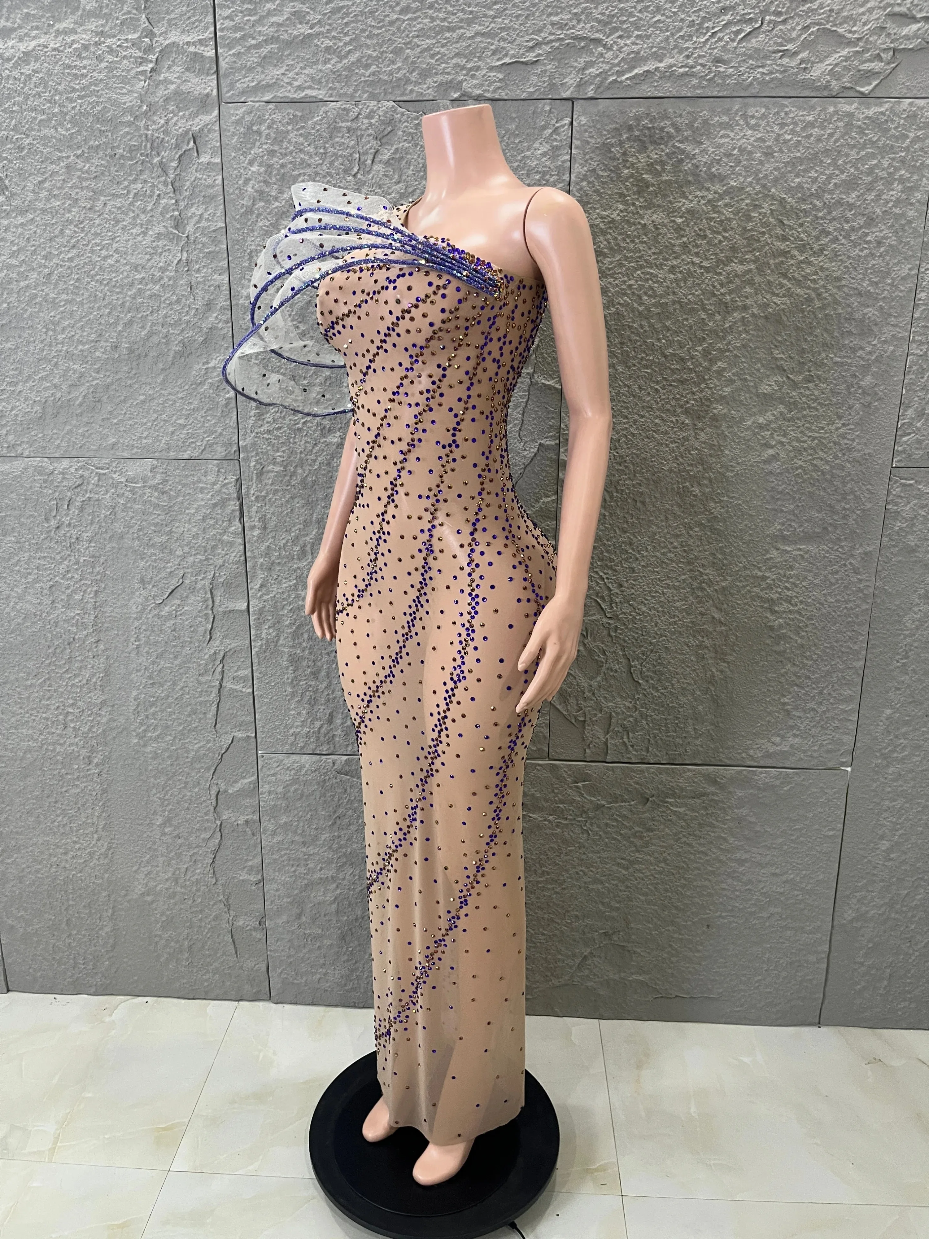 Sparkling Luxury Nude Sheer Rhinestone Dress Purple Gold Dot Pattern Floor Length Formal Evening Wedding Guest Gala Gown