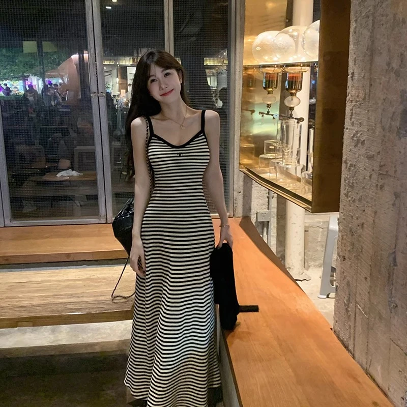 

Pleasant StripesAWomen's летнее новое повседневное универсальное длинное платье в корейском стиле, облегающее фигуру и подчеркивающее талию.