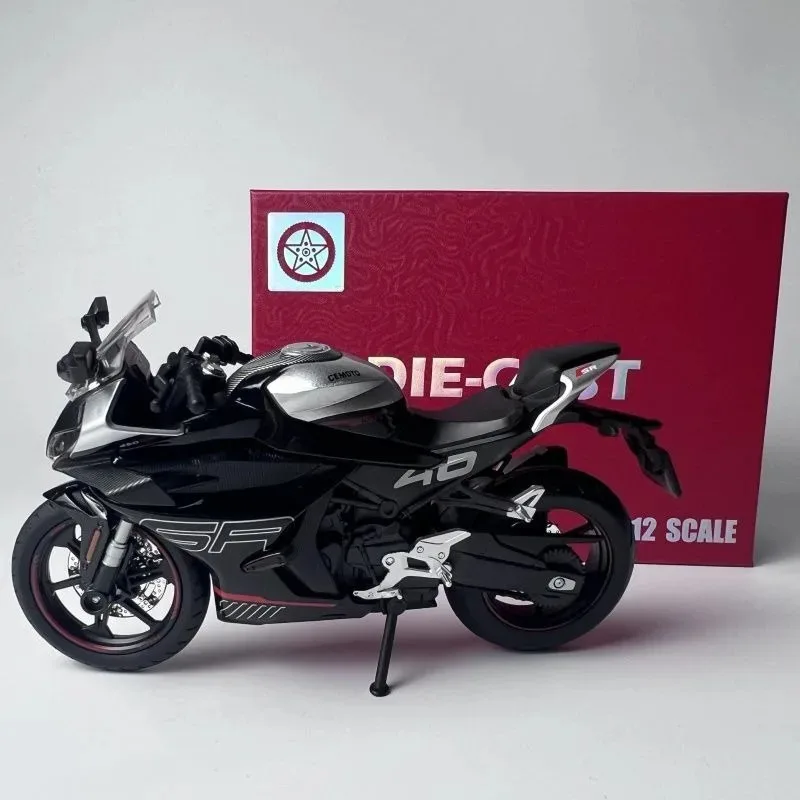 CFMOTO 450SR รถจักรยานยนต์รุ่นโลหะผสมเลียนแบบของขวัญเด็กผู้ชายคอลเลกชันเทศกาลคนรักแสดงรายการตุ๊กตา