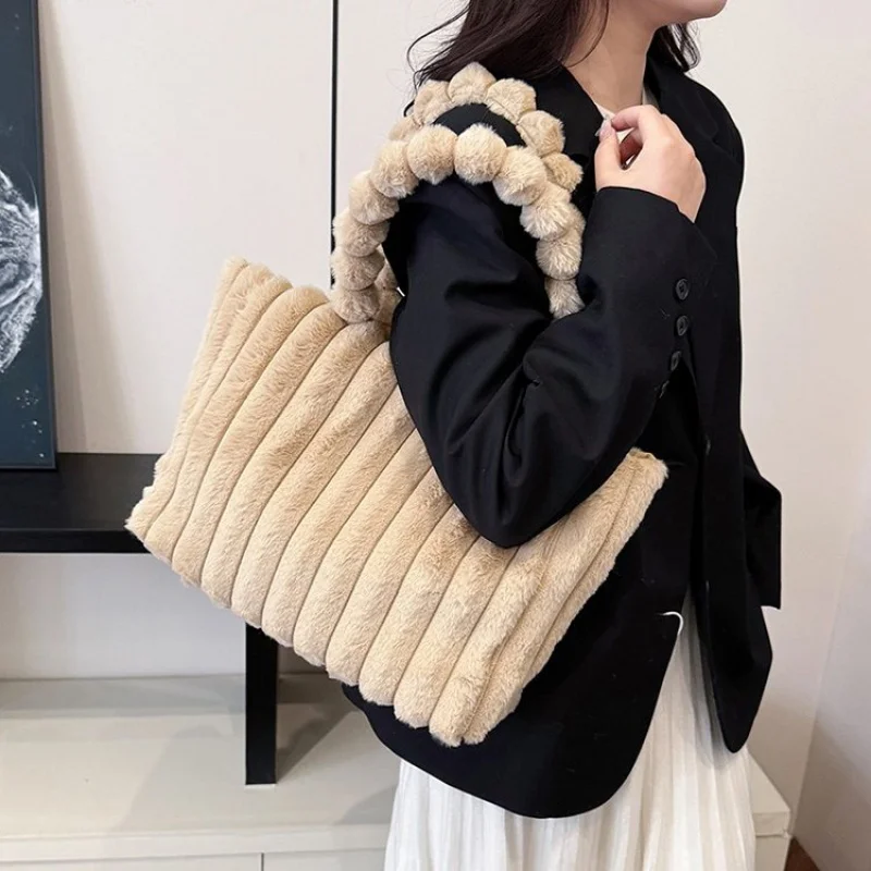

Minimalist Stylish Shopper Purse Bag In Solid Color With Simple Vintage Design For Everyday Women