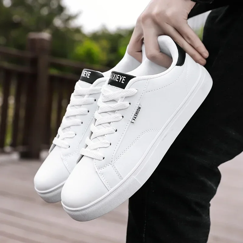 2026 Men's Casual Skateboarding Shoes White Shoes Outdoors Leisure Sneakers Breathable Walking Shoes Flat Shoes Chaussure Homme