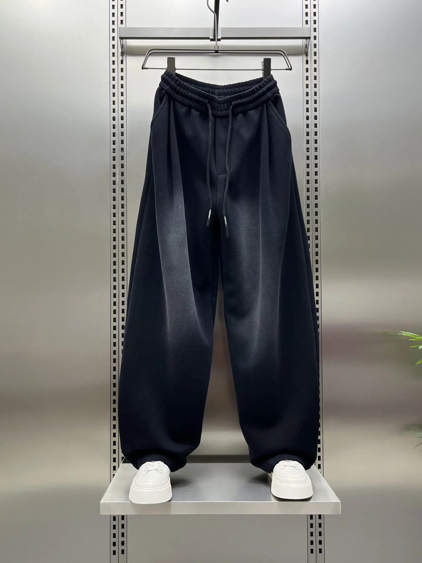 

Мужские повседневные брюки с широкими штанинами, осенние, свободного кроя, прямые, с эластичным поясом, модные, из смесового хлопка, прочные, с узором