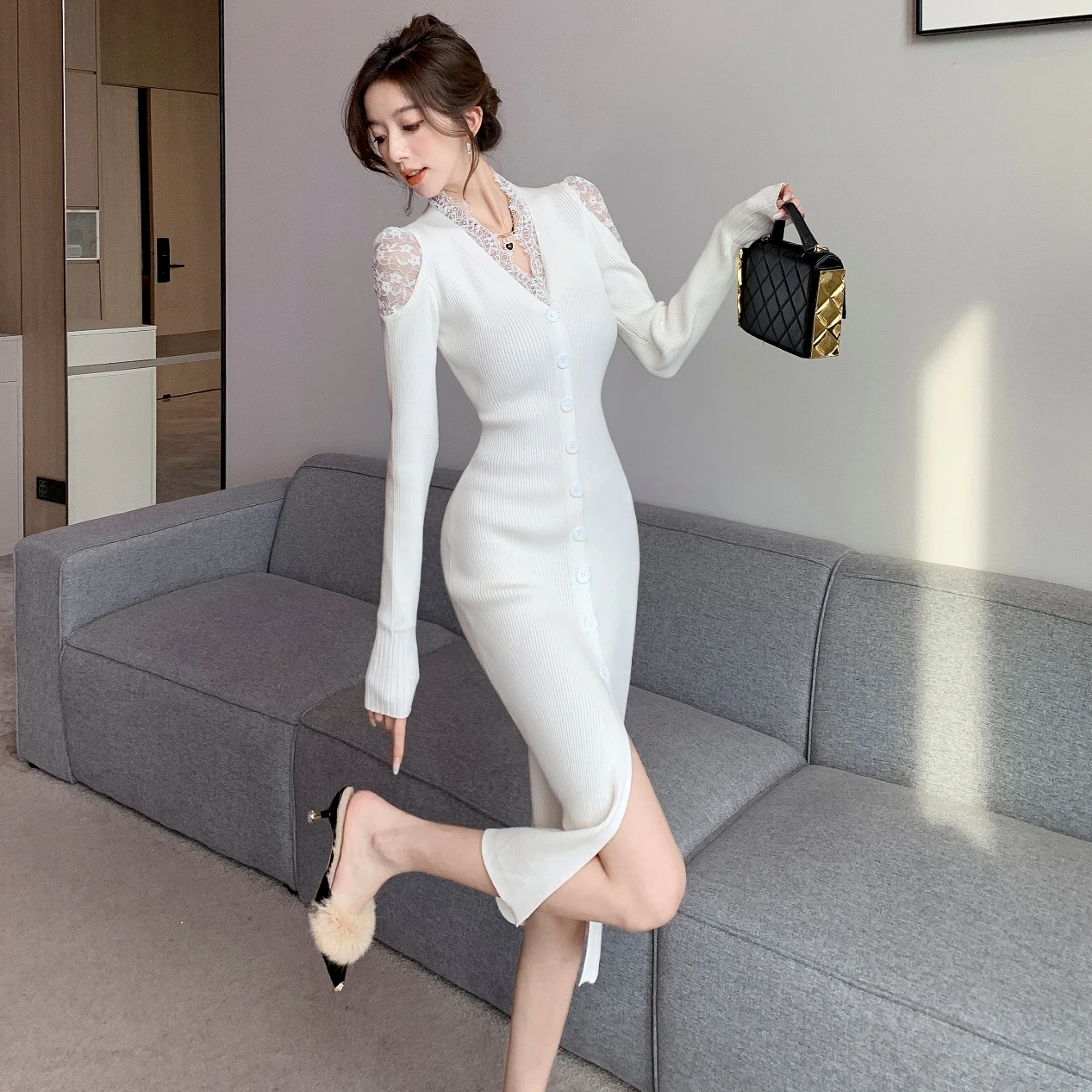 ชุดเดรสยาวถักนิตติ้งสไตล์ฝรั่งเศสสำหรับฤดูใบไม้ร่วง ดีไซน์หรูหราเบาๆ คอวี แต่งลูกไม้ ทรงเข้ารูป แฟชั่นสำหรับงานเลี้ยง