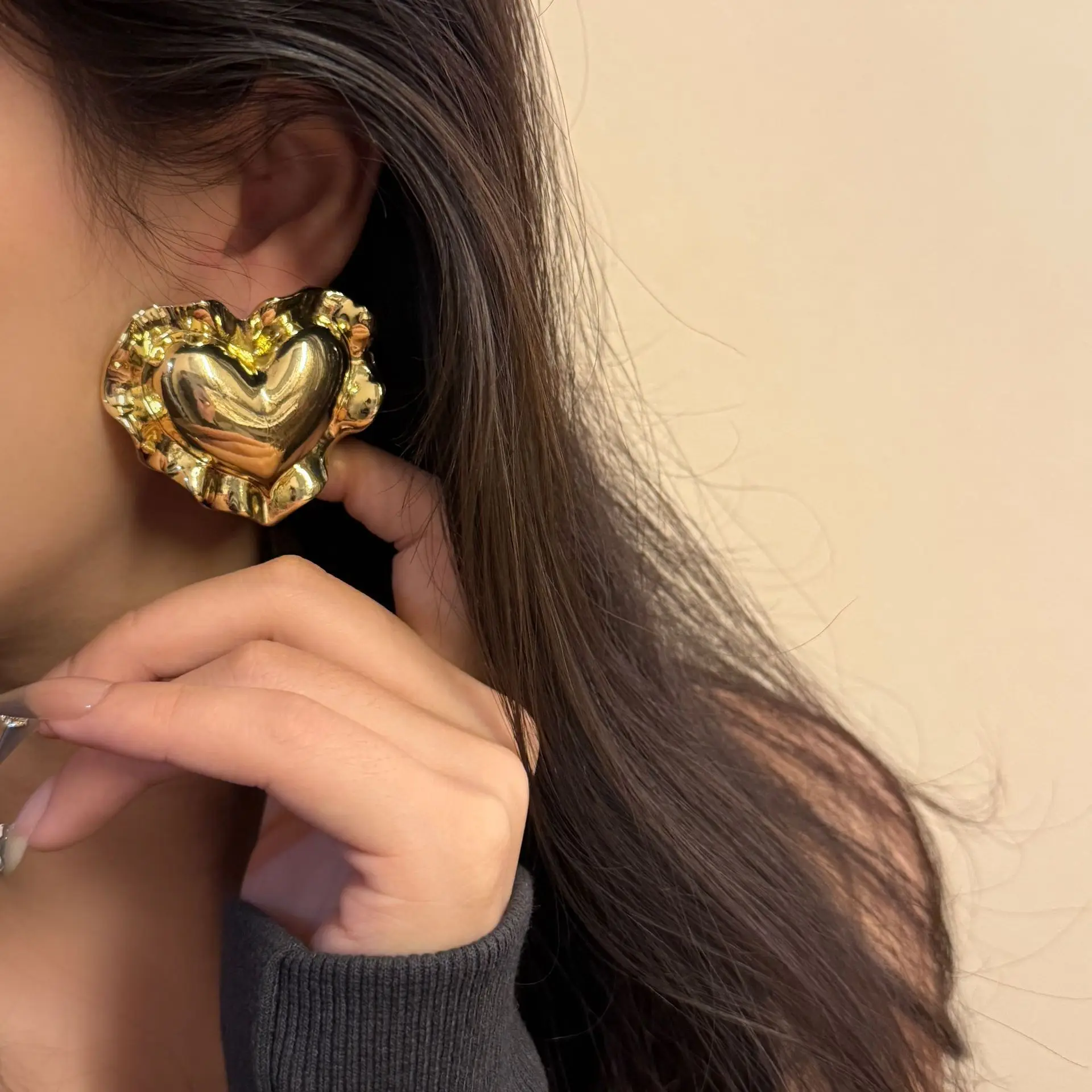 Vintage Large Metal Heart-shaped Earrings for Women European And American Personality Exaggerated Party Jewelry Accessories