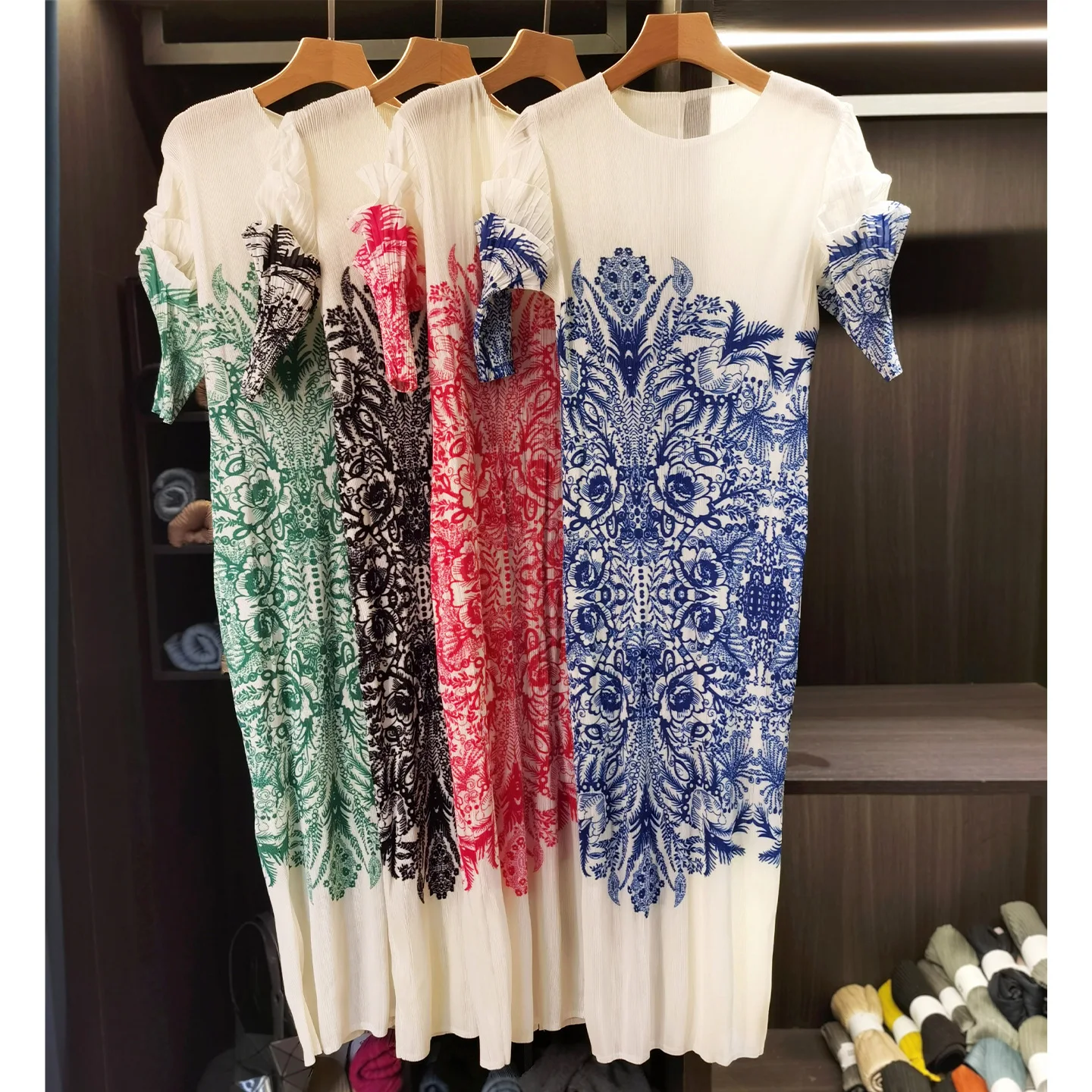

Miyake Pleated Bubble Sleeve Printed Pleated Dress Women's Summer New Style Elegant Round Neck Slim-Fit Short-Sleeved Midi Dress