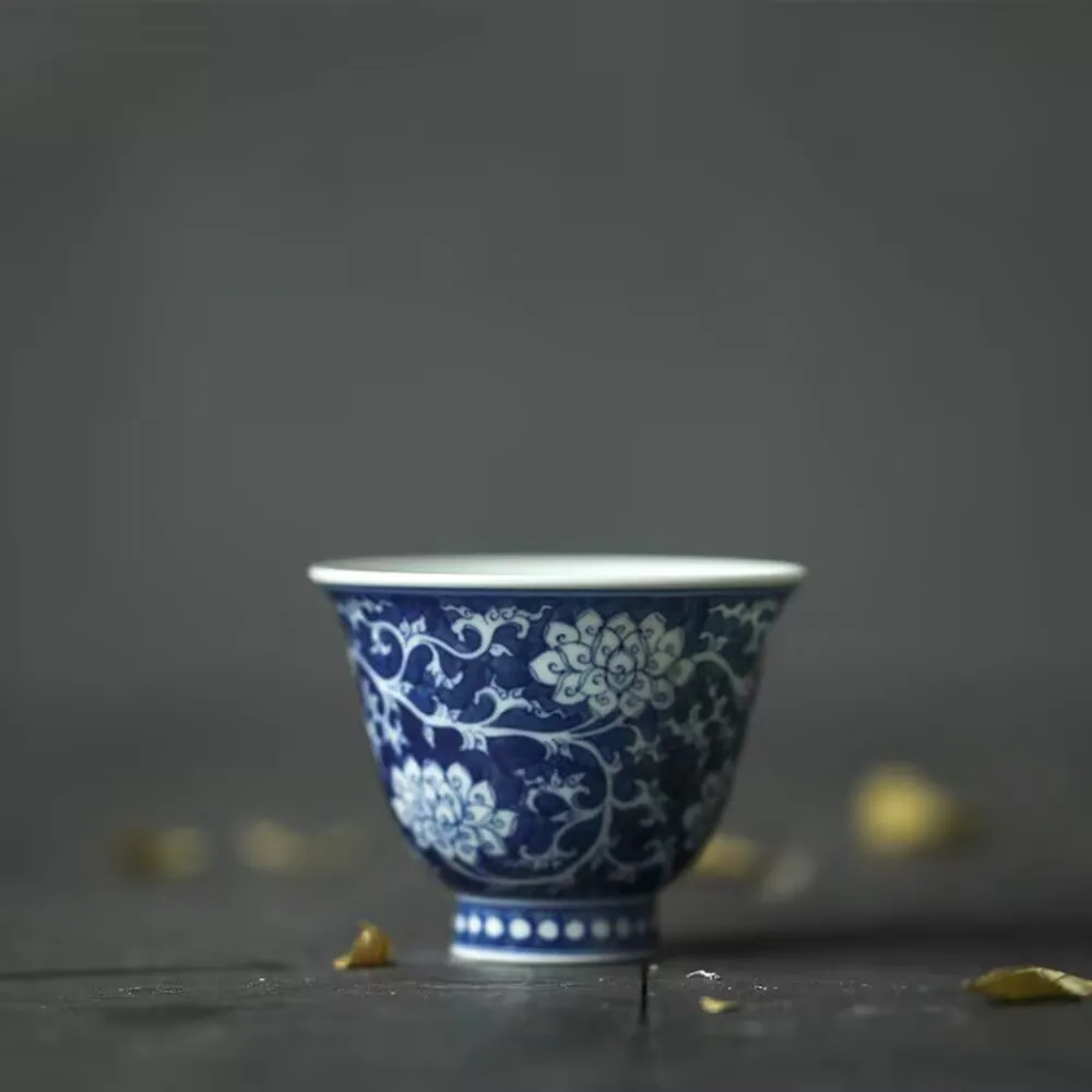 the mainland of China handmade ceramic tea set Jingdezhen blue and white porcelain antique master cup tea cup free of postage