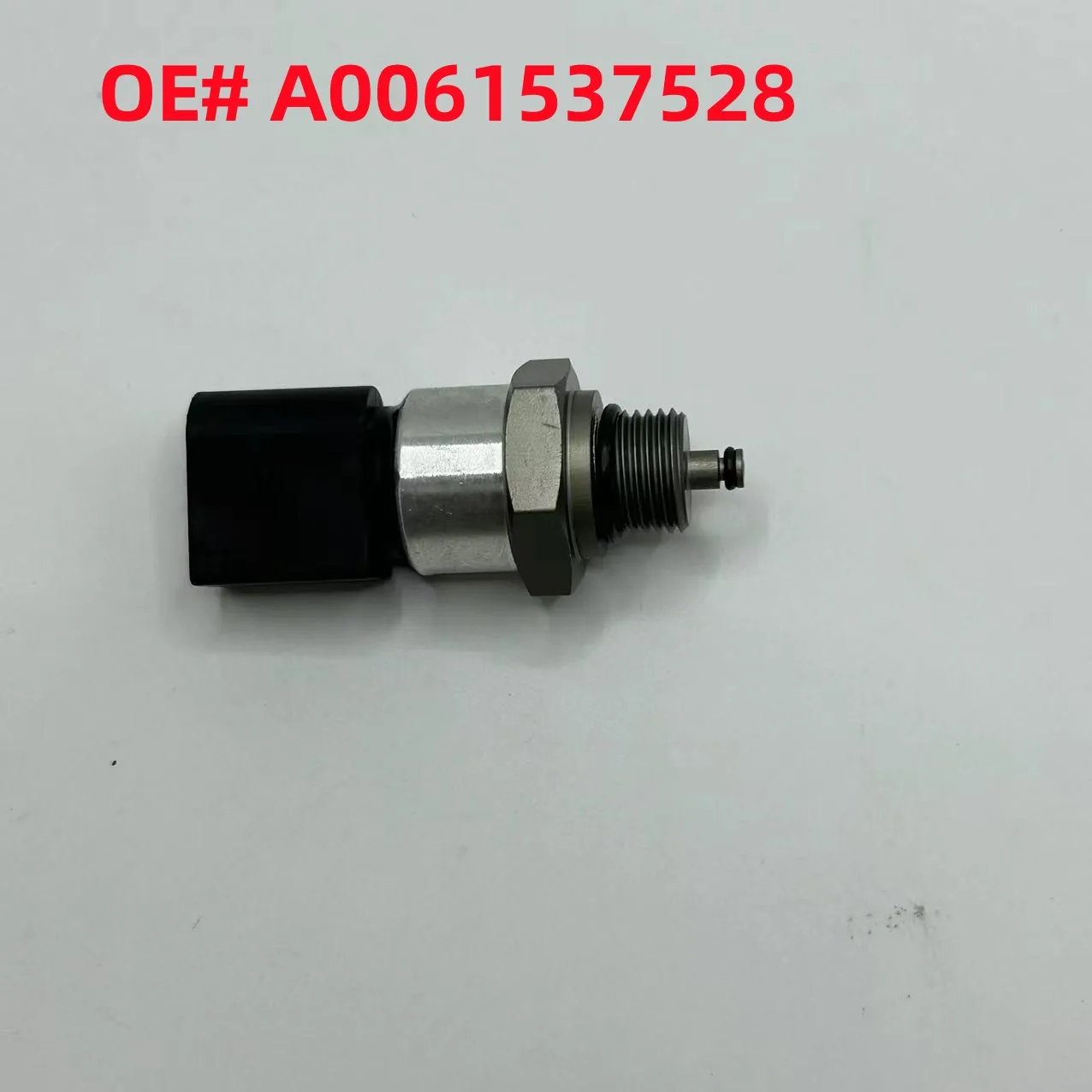 A0061537528 0061537528 Oil Pressure Sensor For Mercedes-Benz Benz A0061537528 MB Actros MP2 MP3 Axor Atego Heavy Trucks   Parts