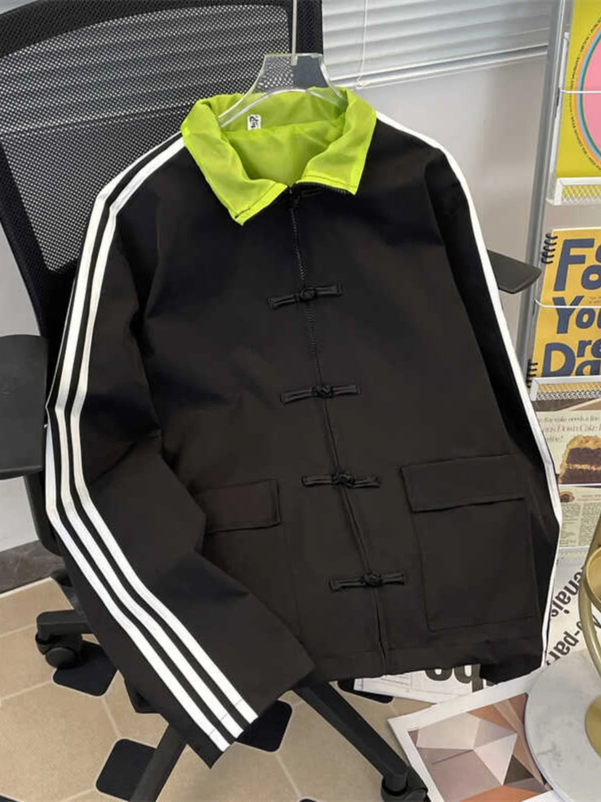 

Новая китайская мужская куртка свободного кроя в полоску с воротником-стойкой и пуговицами, летняя верхняя одежда, модная молодежная одежда