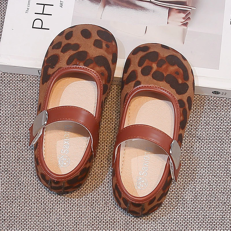 Girls Retro Suede Mary Jane Flats, Toddler Casual Dress Shoes with Hook and Loop Strap, Soft Non‑Slip Flat Sole Kids Shoes