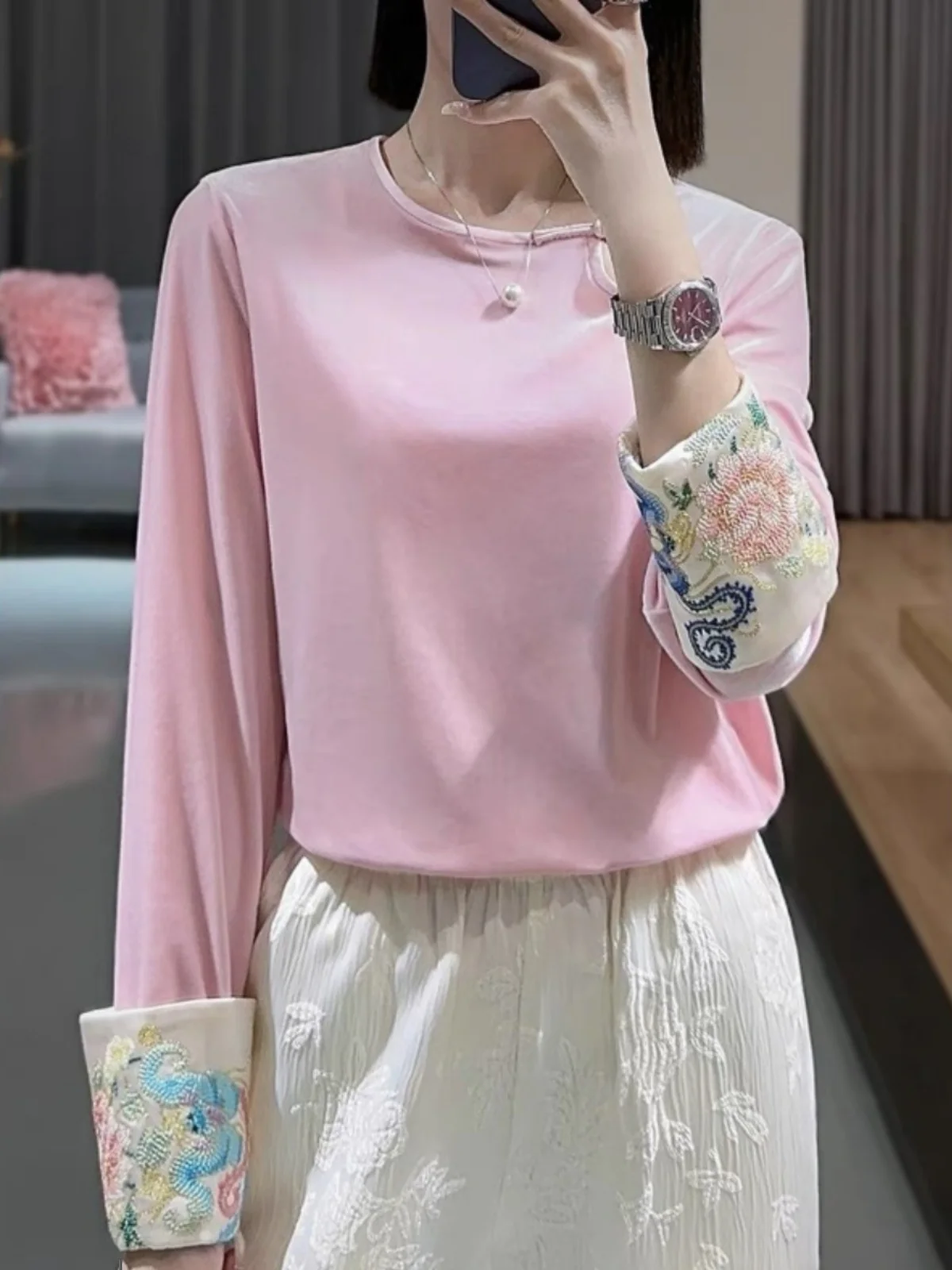 Ele Long Sve تي شيرت نسائي للخريف والشتاء مخملي مستدير Ne مطرز علوي مريح مناسب صيني أنيق