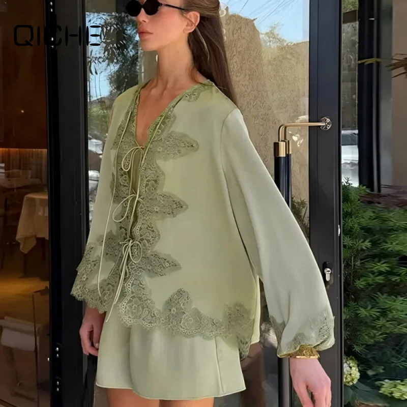 QICHE Conjunto de Top y Shorts de Encaje de Satén para Mujer 2026SP, Cuello en V, Cinturón con Cierre en la Cintura, Atuendo Elegante a Medida