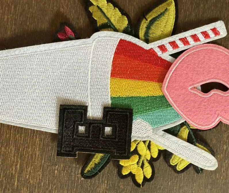 Random 100pcs/bag Mix Iron On and Sew-On Patches Fabric Embroidery Patches for Clothing DIY Clothes Stickers Appliques