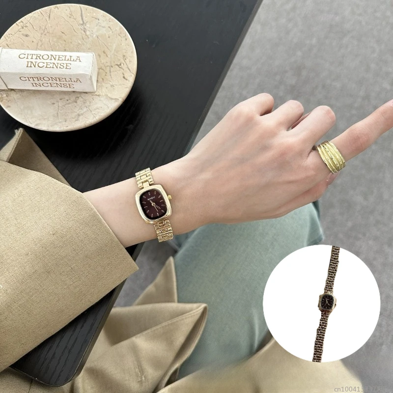 

Женские часы, маленькие квадратные часы, простые легкие роскошные золотые часы с расширенным ретро-артом, универсальные женские модные кварцевые часы-браслет