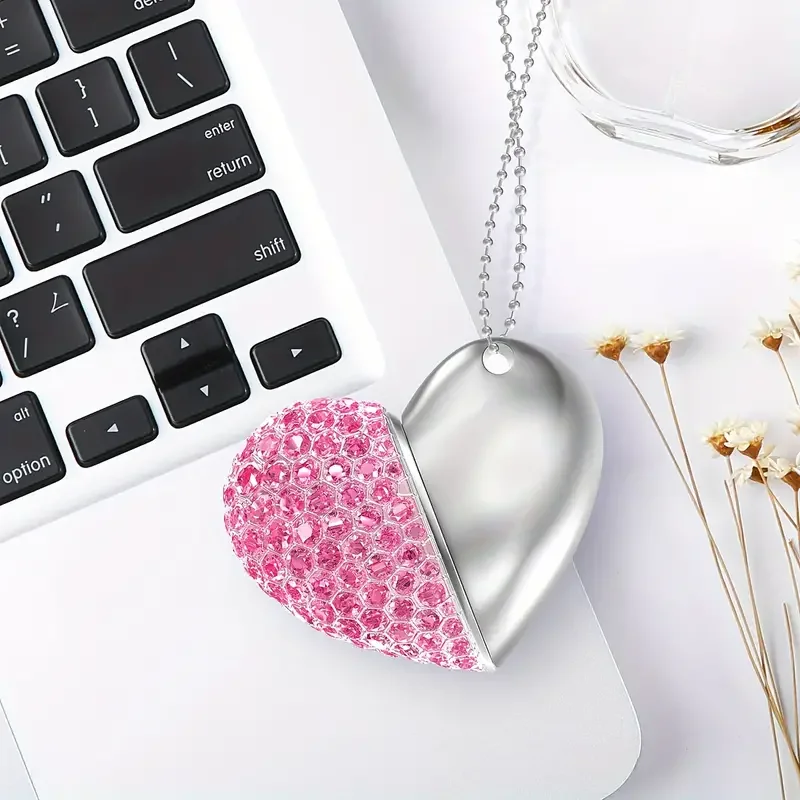 LOGO con incisione laser personalizzato gratuito Metallo argentato Modello cuore di cristallo rosa Chiavetta USB 2.0 ad alta velocità 4 GB 8 GB 16 GB 32 GB 64 GB
