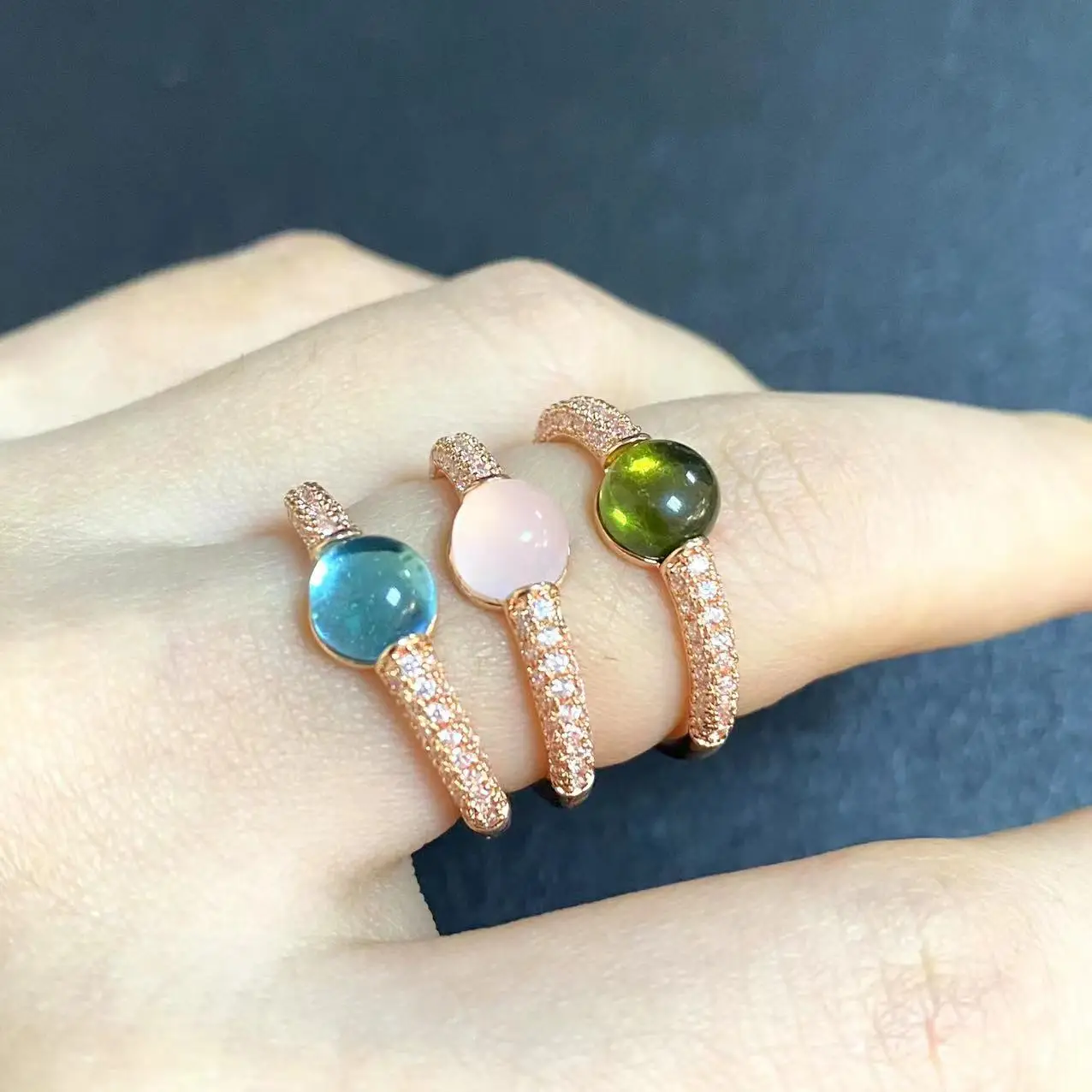 

Кольцо диаметром 6 мм с инкрустацией из прозрачного циркона, 33 цвета