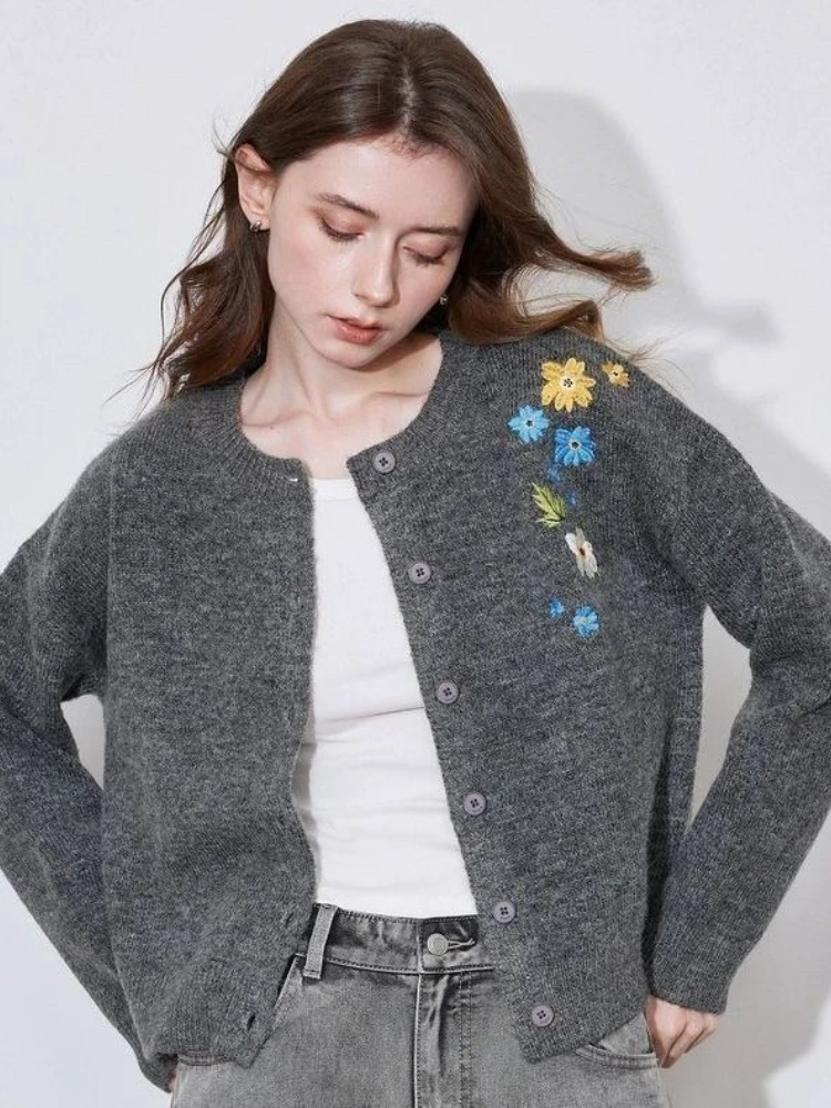 

Korobov Autumn Korean All Match O Neck Single Breasted Flower Embroidery Knitted Cardigan