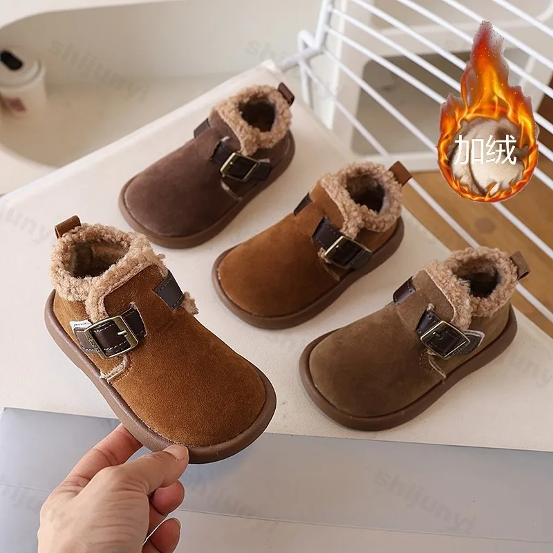 

Детская теплая повседневная хлопковая обувь в стиле ретро с пряжкой, новинка зимы 2024, удобные универсальные короткие плюшевые туфли на мягкой подошве для девочек