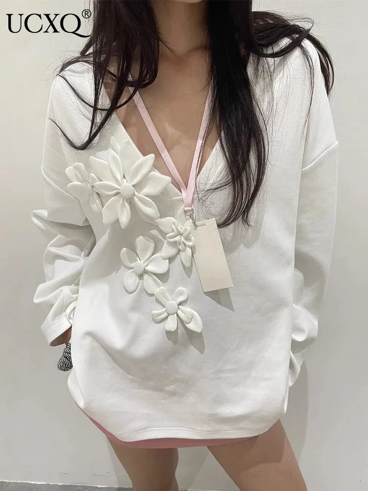 UCXQ White Women's Top Temperament Casual 3D Floral V-neck Loose All Match Long Sleeve Pullover Sweatshirt 2025 Spring New C3161