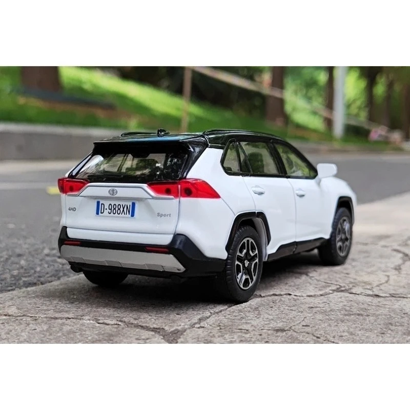 1:32 RAV4 SUV Legering Gegoten Speelgoed Auto Model Geluid en Licht Trek kinderen Speelgoed Collectibles verjaardagscadeau