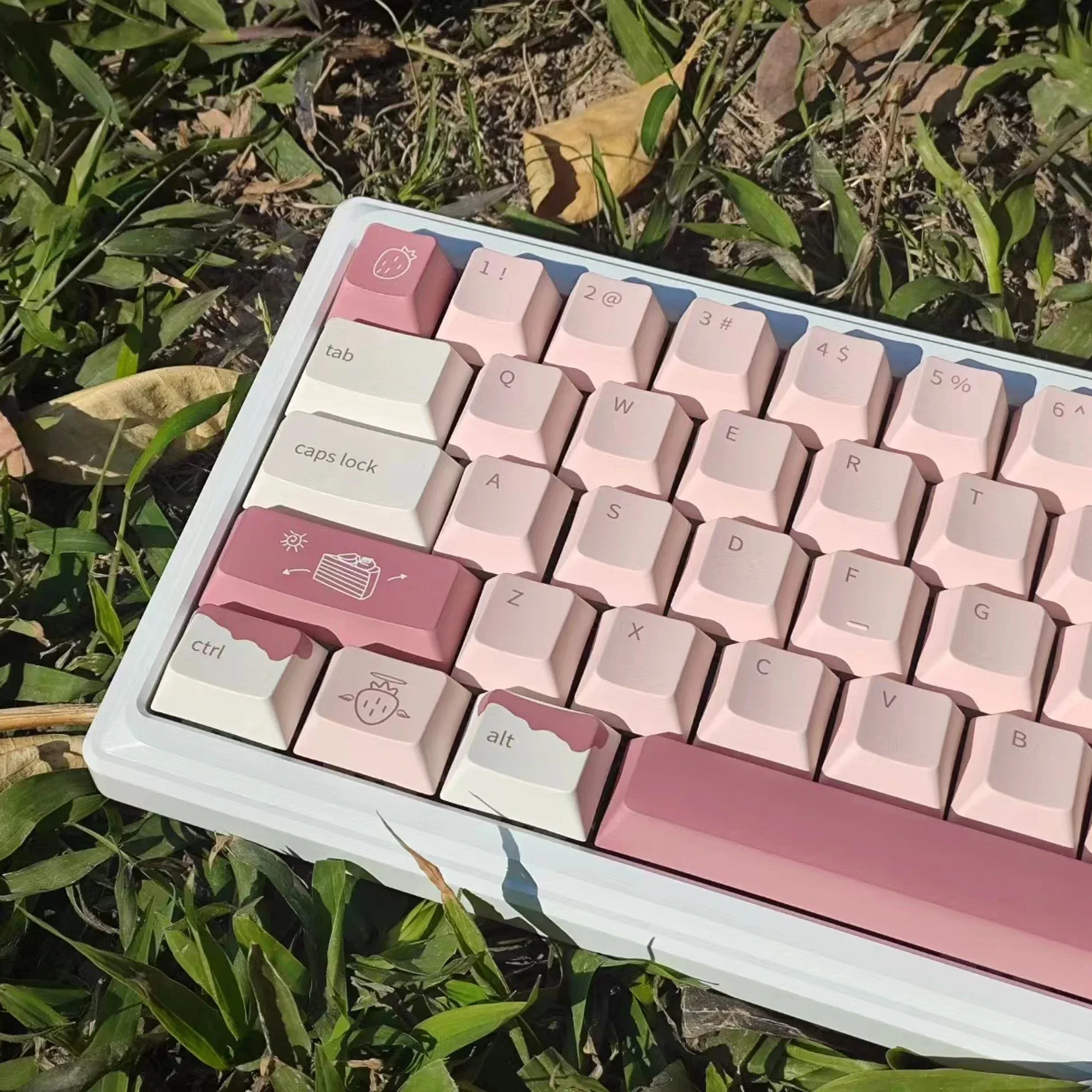 QTUO Strawberry Cake Keycap Dye Subbed Keycap Cherry Profile Set PBT for keyboard 87 tkl 104 ansi xd64 bm60 xd68 xd84 BM65 Pink