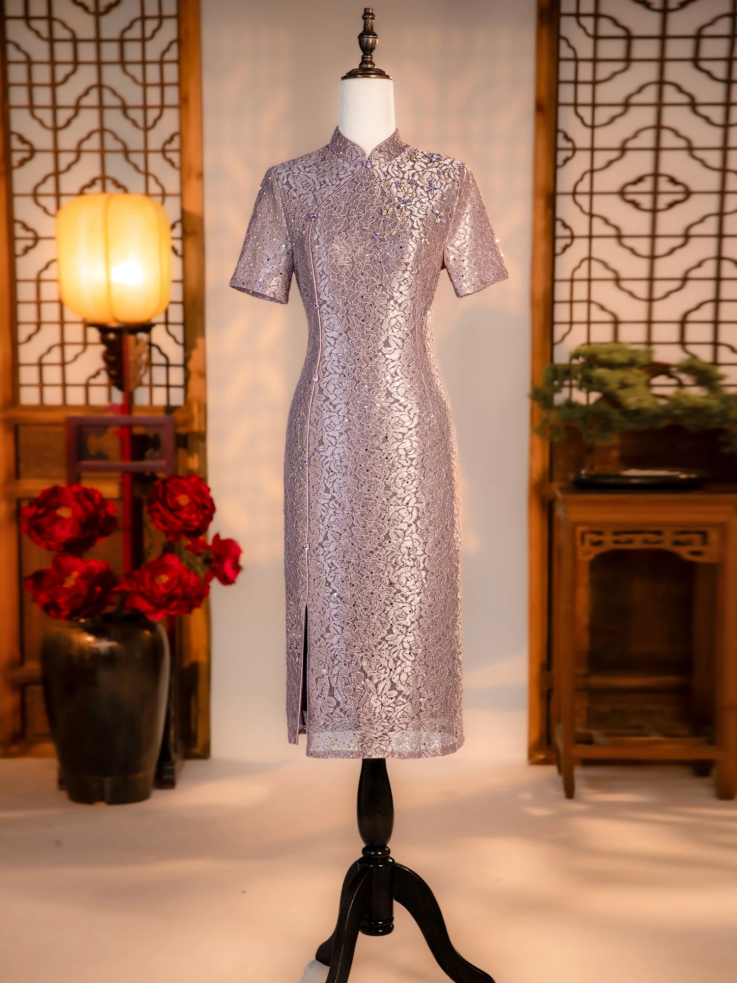 

Purple Mom Embroidered Lace Improved Version Wedding Banquet High End Chinese Sle ort Sve Midi Qipao for Women