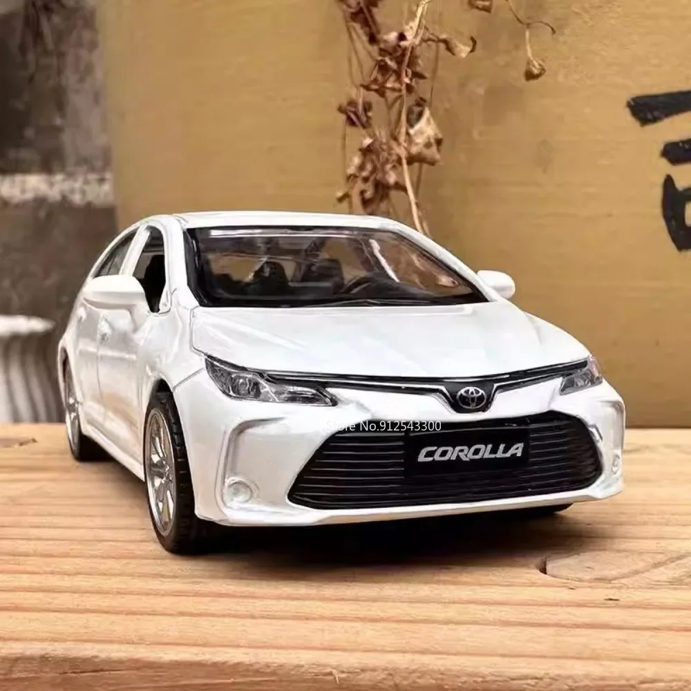 CCA 1/33 Toyota Corolla Hybrid Car Toy Model Alloy Diecast Sound Light Doors Opened Children\'s Toys Collectibles Birthday Gifts