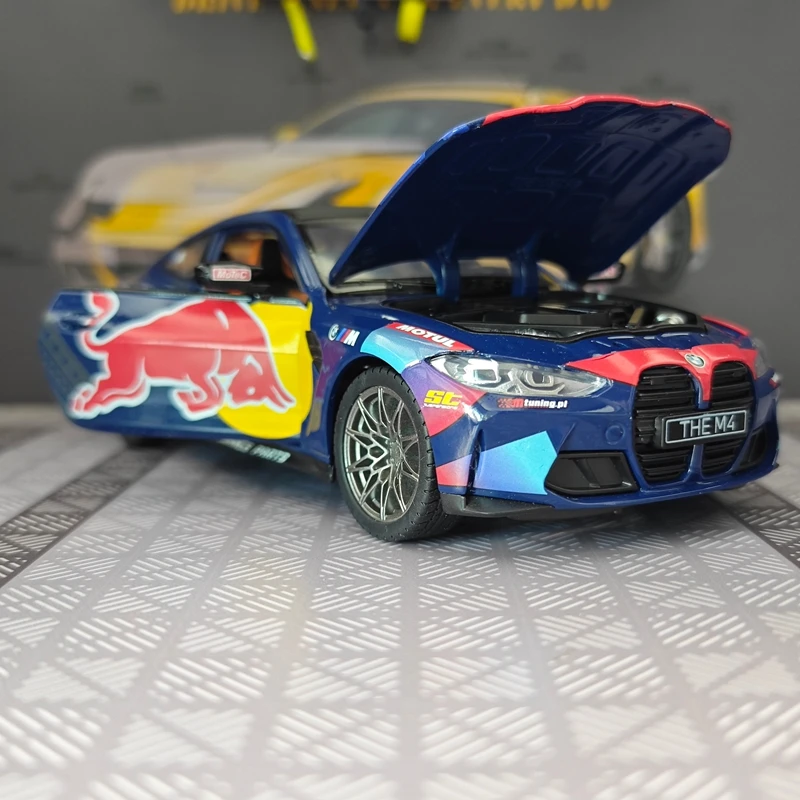

Модель автомобиля BMW M4 G82 из сплава металла в масштабе 1:24, с открывающимися дверями и капотом, богато детализированная, тонкой работы и высокого качества.