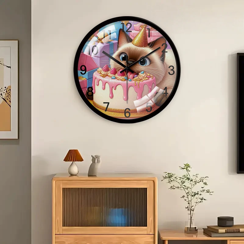 ساعة حائط معلقة على شكل كعكة كرتونية مستديرة صامتة على شكل قطة، مناسبة لغرفة المعيشة والمدرسة وغرفة الدراسة وغرفة النوم وهدايا الأطفال