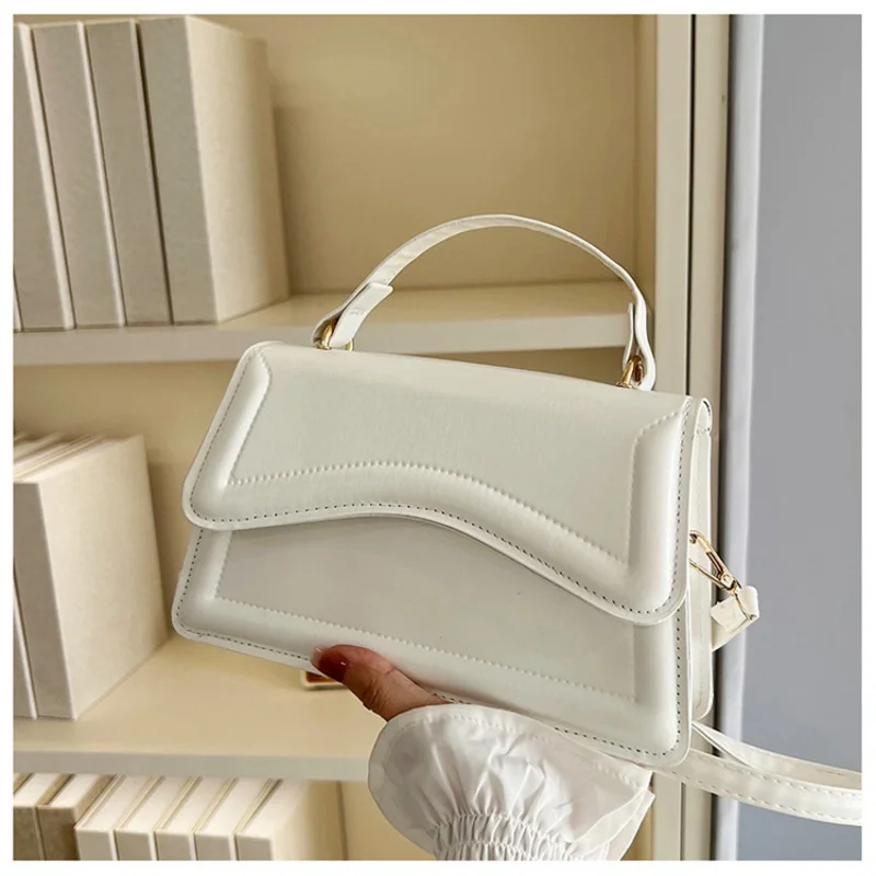 

Luxury Handbag for Women 2025 – Designer Style, High-End Materials, Large Tote Purse with Fashion Look