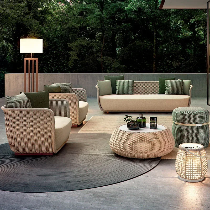 屋外ソファはシンプルで、籐の屋外レジャーグッズです。
