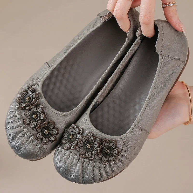 

Grandma Gift Soft Genuine Leather Ballet Flats Women 3D Flower Breathable Slip-on Shoes Shallow Elderly Ladies Flat Moccasins