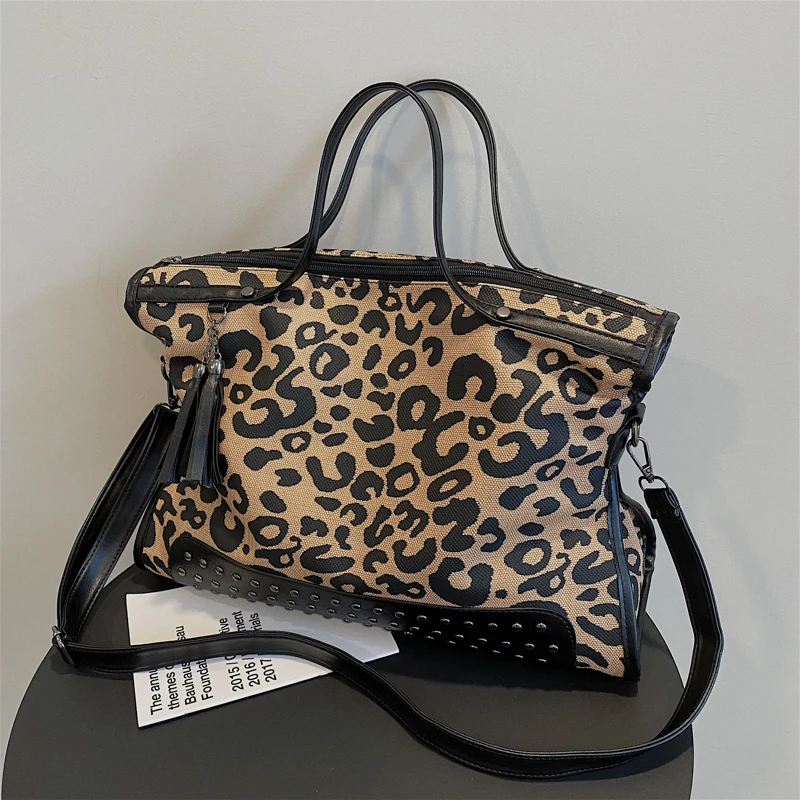 

Vintage Large Capacity Leopard Print Women's Shopping Tote Bag Retro Rivet Design Versatile Travel One Shoulder Crossbody Bag