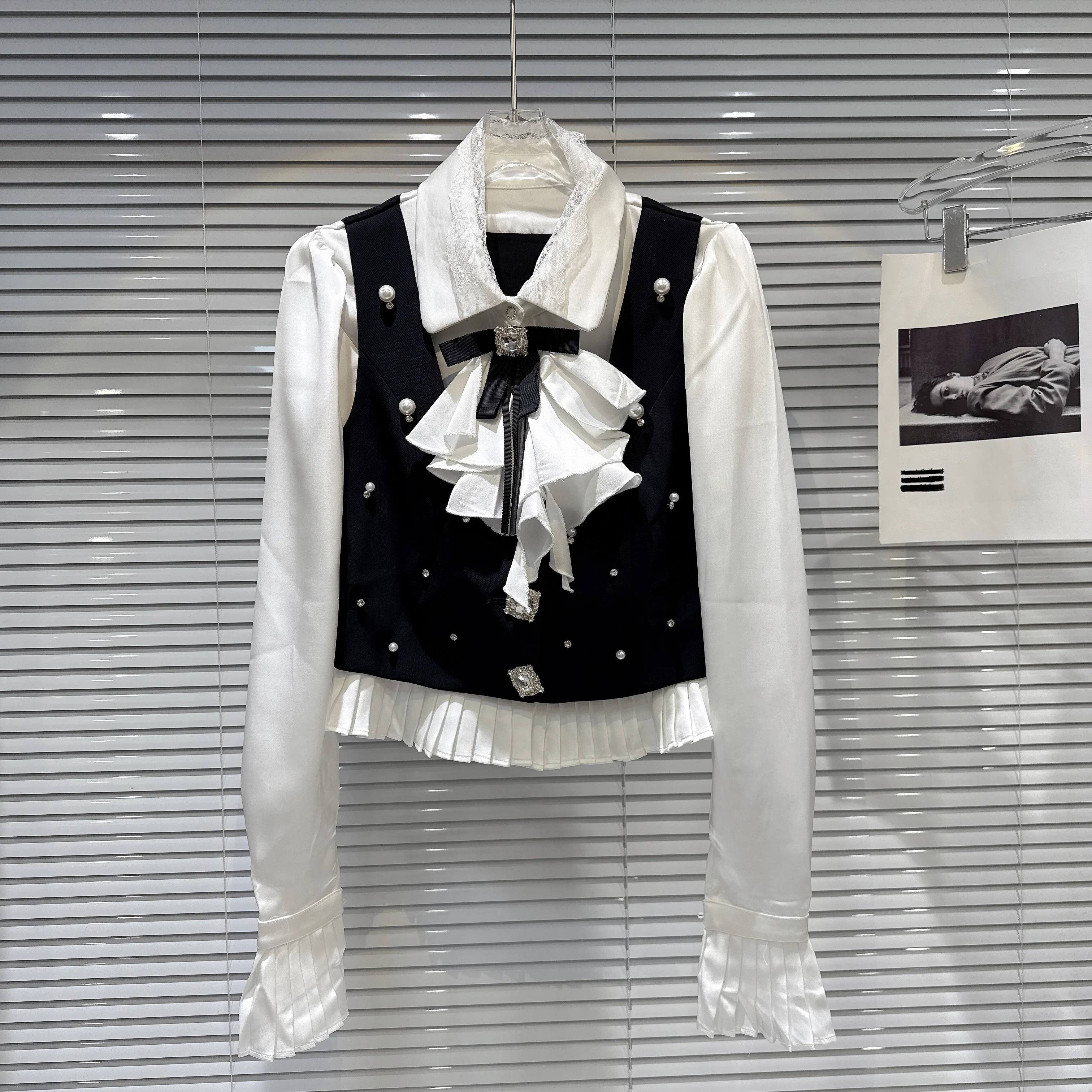 

Gagarich Fashion Korean 2025 Women Autumn New French Style Diamond Scarf Pearl Clip Splicing Fake Two Piece Shirt Top