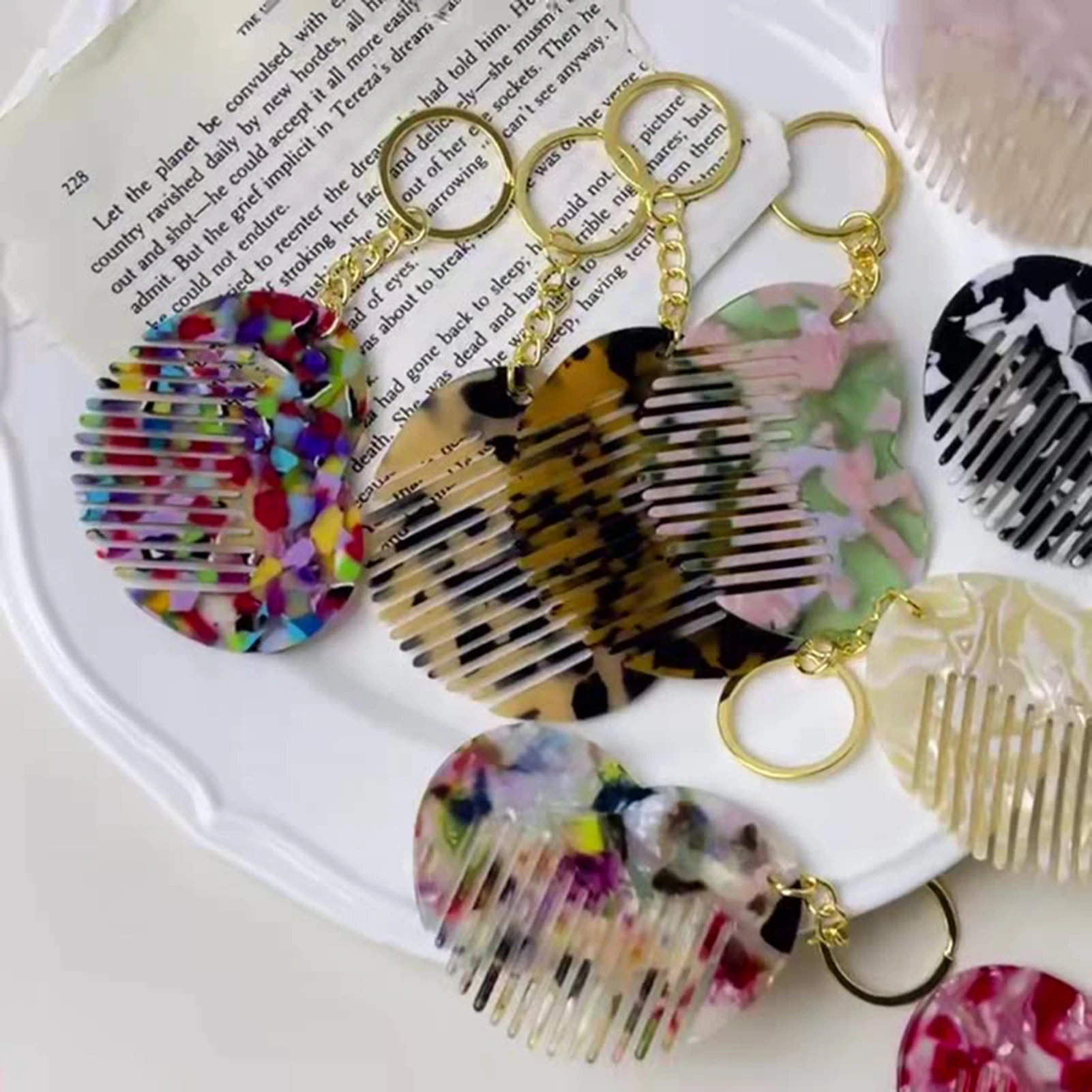 

Cute Fashion Creativity Comb Acetate Keychain Anti Static Portable Phone Straps Creative Backpack Decoration Accessories Gifts