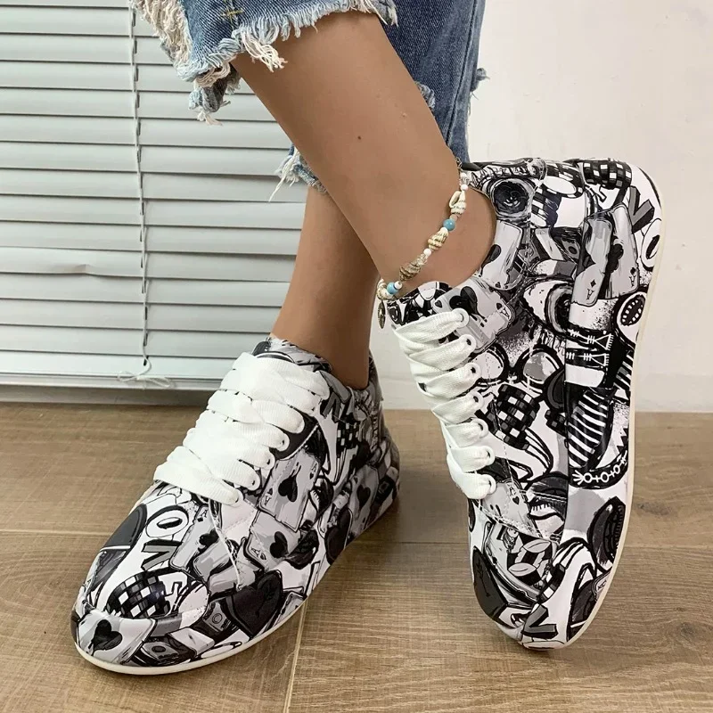 2024 Hot Seller Fashion New Women's Casual Sneakers Painted Graffiti Sports Shoes for Women Flat Leather Ladies Running Shoes