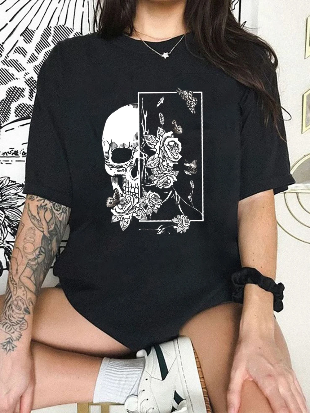 

Skeleton Rose Graphic Tee Dark Retro Gothic Style O Necklace Cotton Oversize Men Women T-Shirt Short Sleeves Halloween Gift