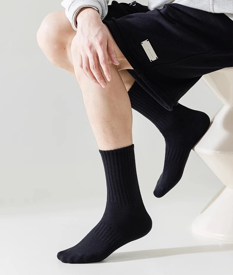 8/4 Paar modische, klassische Damen-Socken, die bis zur Mitte der Wade reichen, schwarze und weiße Sportsocken, geeignet für Damen und Herren, Damen-Socken in großen Größen: Größe 36–43, weich und atmungsaktiv für Frühling, Sommer und Herbst, schlichtes Design, für alle Jahreszeiten geeignet, vielseitig einsetzbar, ideal für den täglichen Gebrauch und zum Laufen. – Detail 5