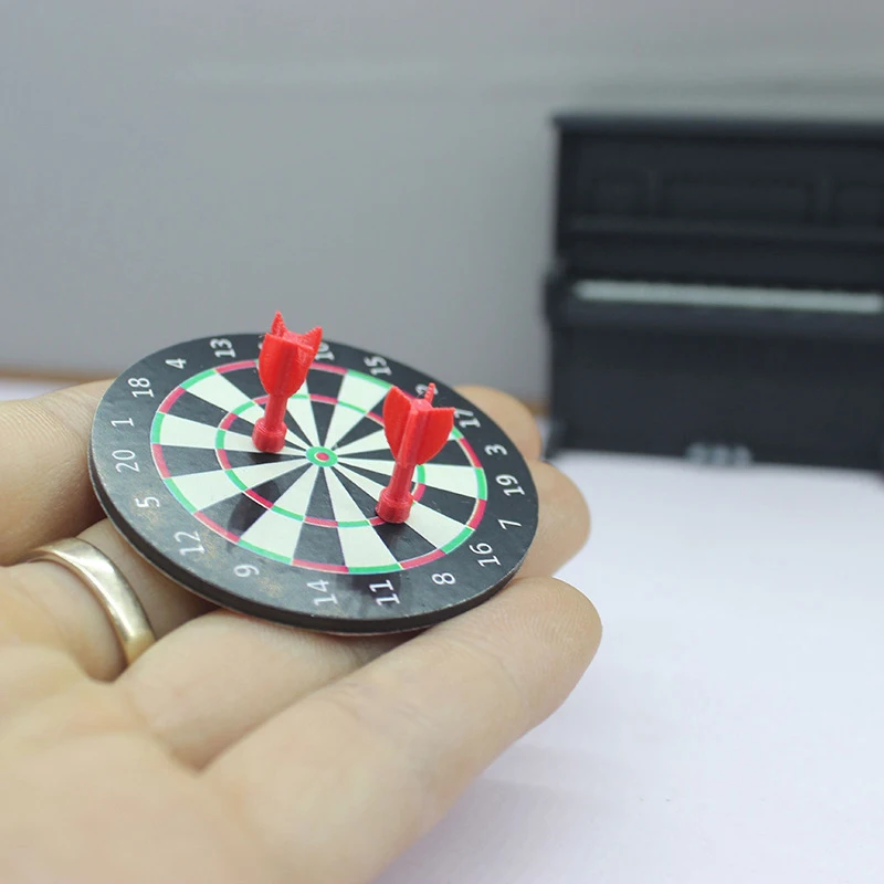 2Set Poppenhuis Miniatuur Magnetische 2 Dart Sport Speelset Ornament Miniatuur Dart Sport Model Thuis Outdoor Scène Accessoires