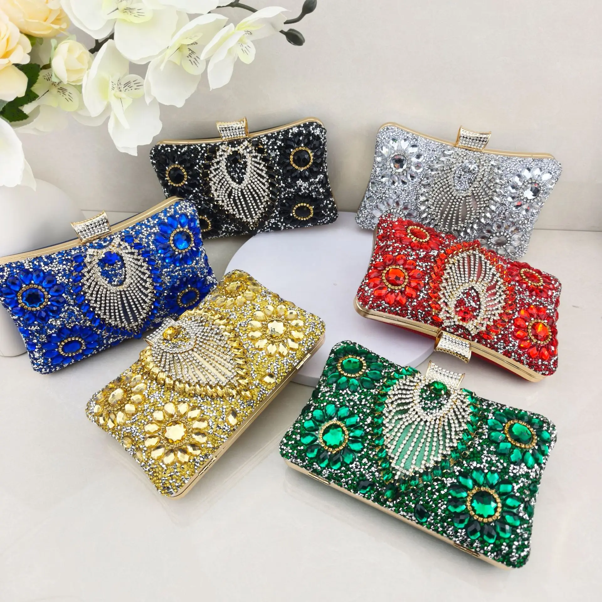 European and American women's diamond-encrusted dinner bag banquet dress portable messenger small square bag clutch bag women