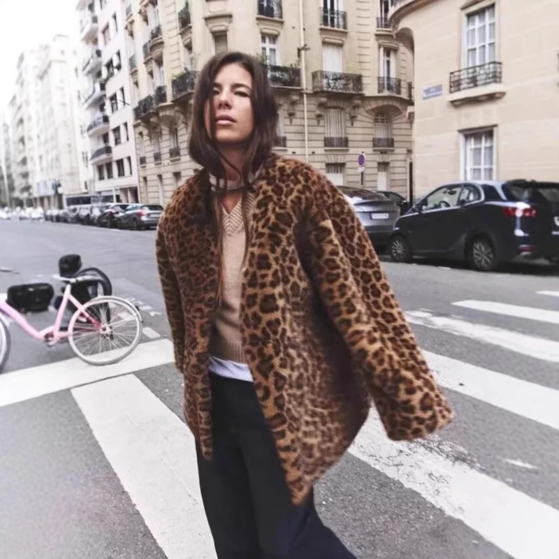 

Women’s O-neck Faux Fur Coats Loose Short Leopard Print Furry Jacket Warm Thick Faux Mink Plush Coat Luxury Street Casual Winter