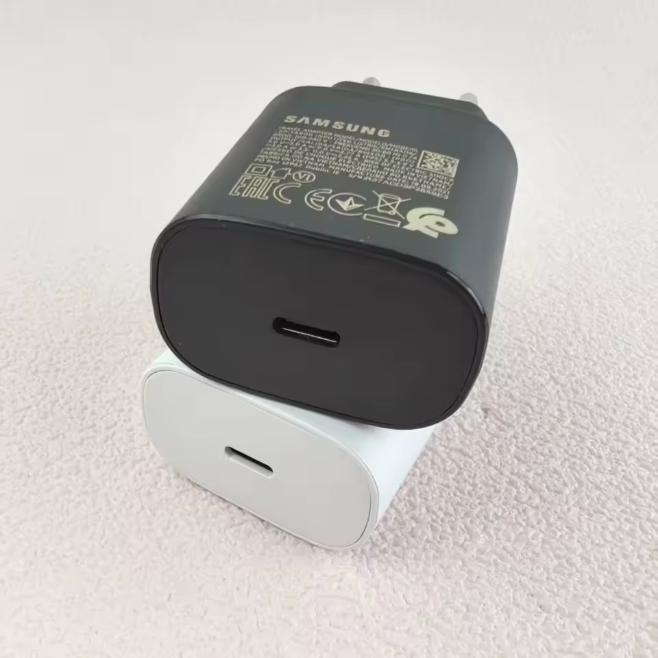 삼성 25W 충전기 외형