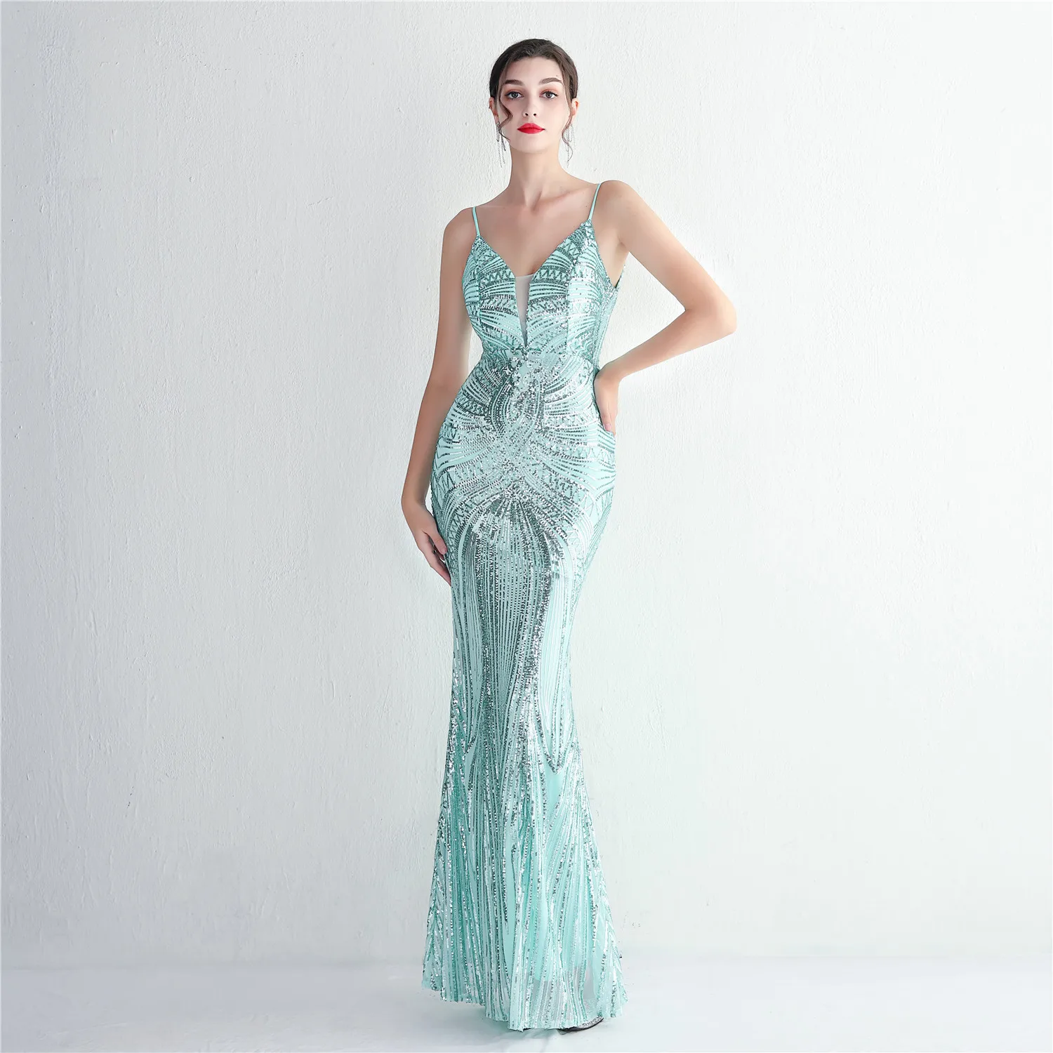 Elegant Women Strap Party Maxi Dress Sexy V Neck Formal Evening Dress Ball Gown Light Green Sequin Long Prom Dresses for Lady