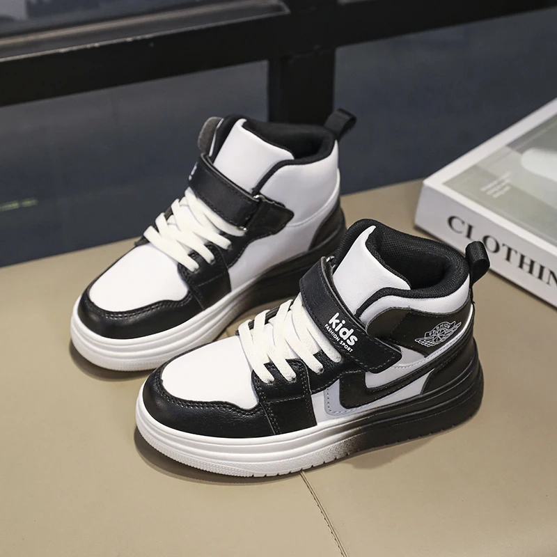 

Кожаная повседневная спортивная обувь для мальчиков, весна 2024, новые детские баскетбольные кроссовки с высоким берцем, дышащие трендовые туфли с градиентом