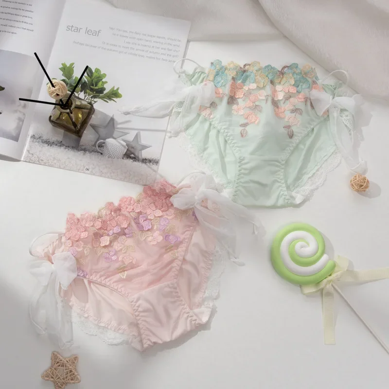 

New Japanese mid-waist girls panties embroidered butterfly knot icy silk underwear breathable fresh ladies briefs