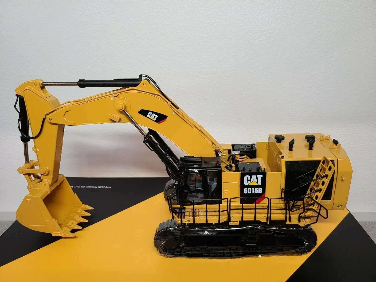 Exqusite Alloy Model Gift CCM 1:48 Caterpillar CAT 6015B Hydraulic Mining Shovel Engineering Machinery Diecast Toy Model