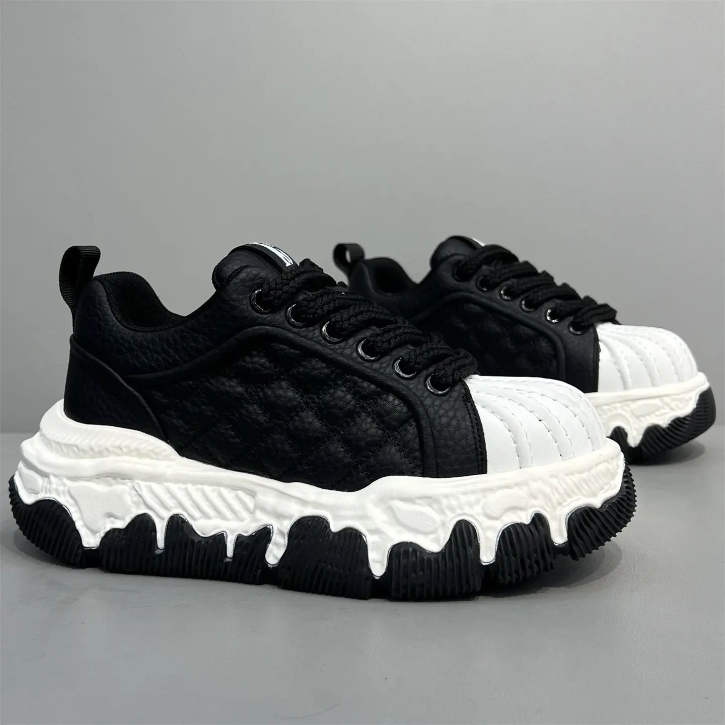 

Autumn men's shoes trend versatile black and white color thick soled board shoes casual sports soft soled trendy walking shoes