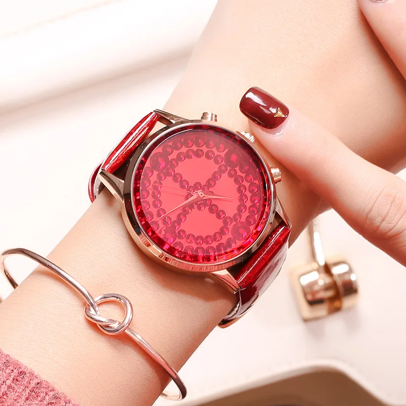 New Luxury Women'S Quartz Watch Featuring A Large Dial  A High-End, Luxurious Women'S Wristwatch And A Stylish Quartz Timepiece.