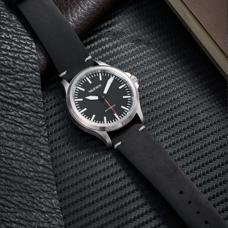 Milifortic 39 مللي متر S110 الطيار ساعة NH38 الحركة التلقائية الميكانيكية C3 مضيئة الياقوت ريرو المجال ساعة اليد الرجال مقاوم للماء