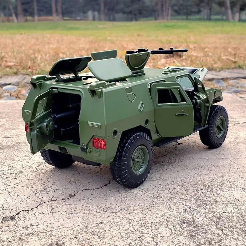 1:28 Dongfeng warriors Military Off-road Vehicle Alloy Car With Pull Back Sound Light Children Gift Collection Diecast Toy Model